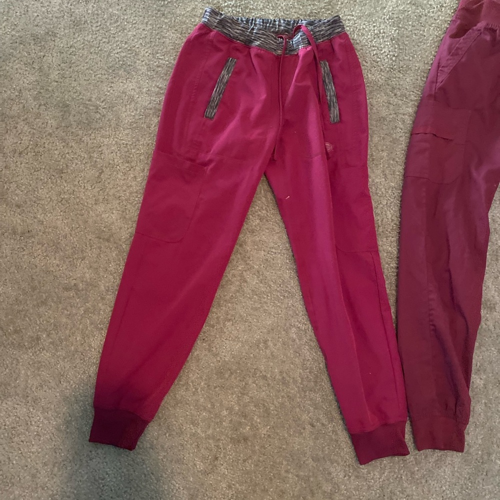 jogger scrubs wine